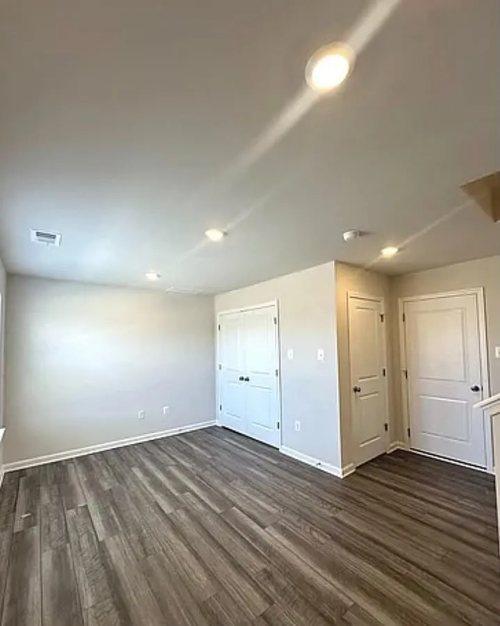 3 bed, 1506 sqft, $1,990 — Photo 2