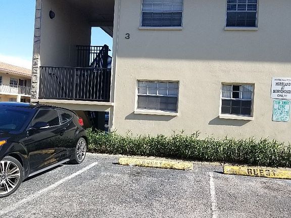 3rd image of 1320 Moreland Dr Unit 27