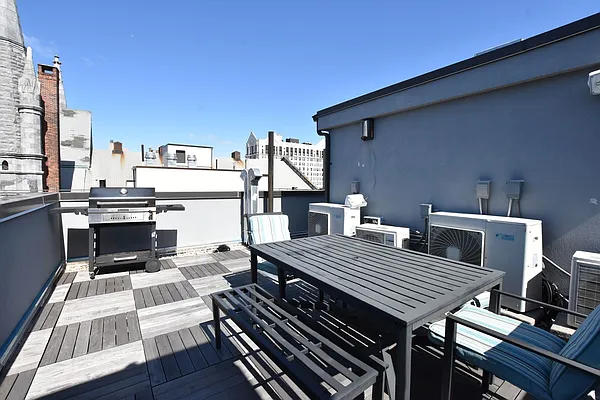 Rented by Clove Realty LLC | media 10