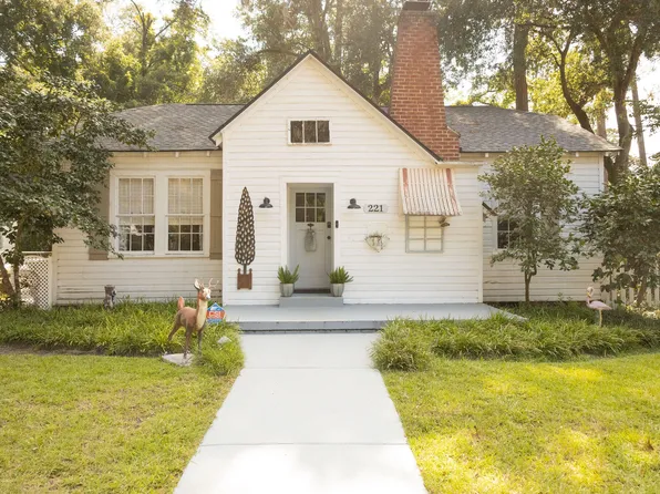 221 Brownlehe St, Walterboro, SC 29488