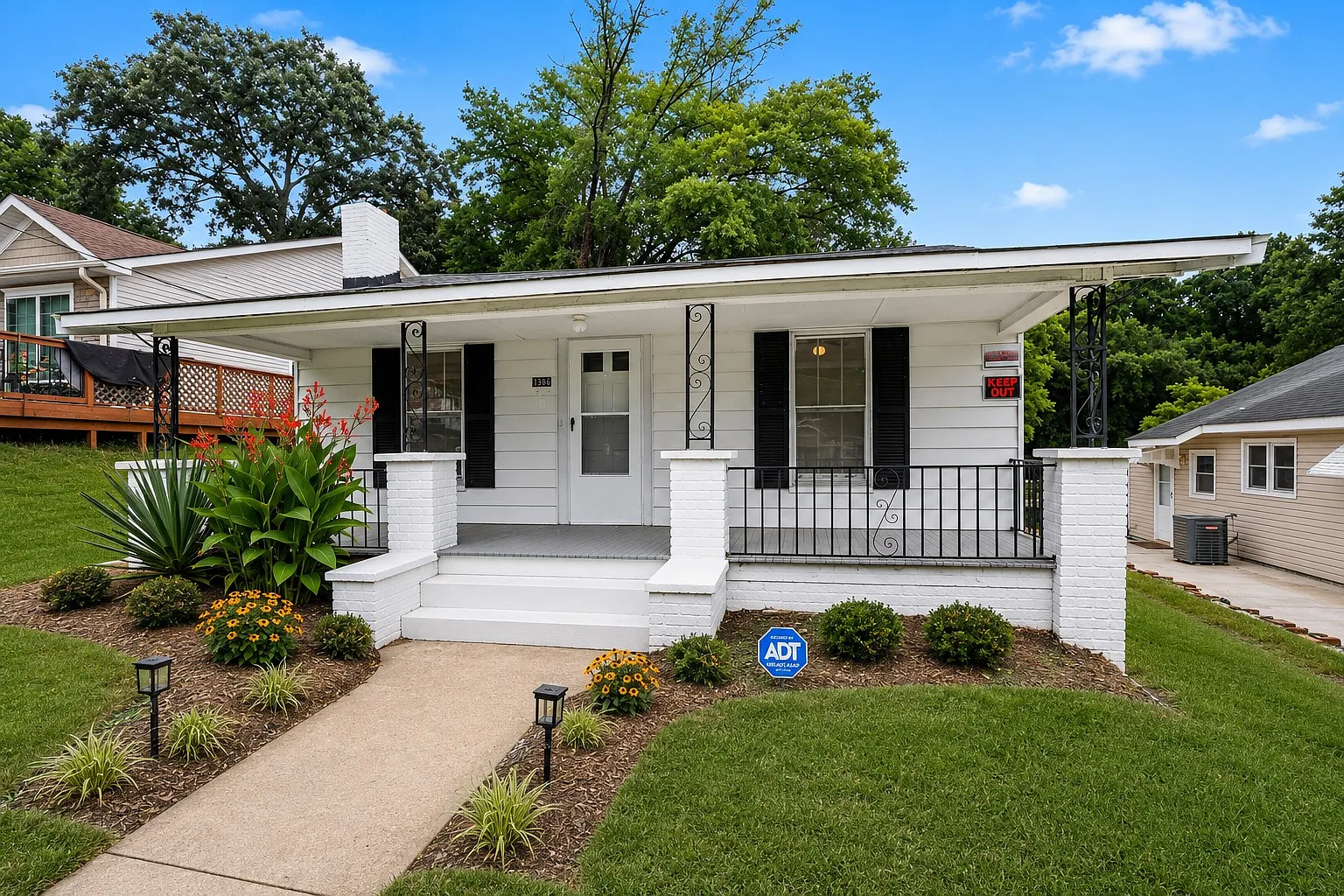 2 bed, 1.5 bath, 802 sqft, $1,350 — Photo 1