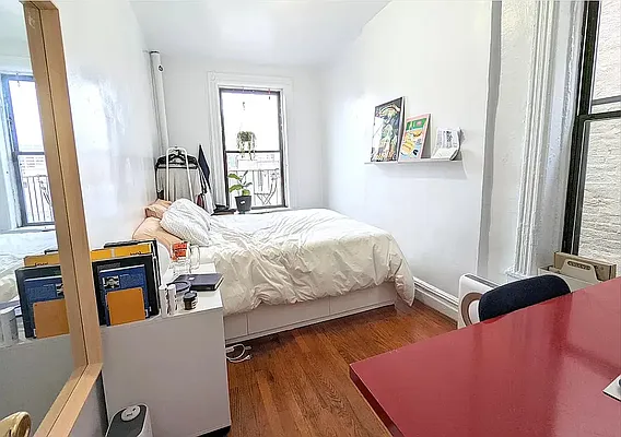 Bedroom, photo 1