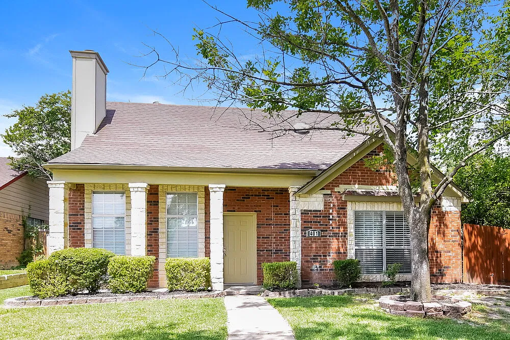 4 bed, 2.0 bath, 1872 sqft, $2,015 — Photo 1