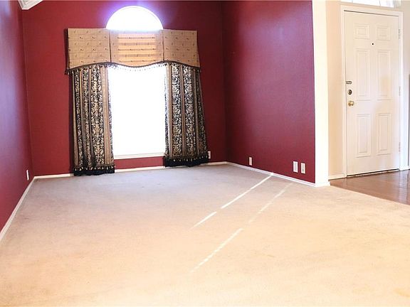 3rd image of 1324 Pelham Ln