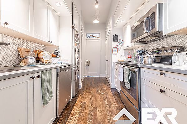 1st image of 546 Bainbridge St APT 3R
