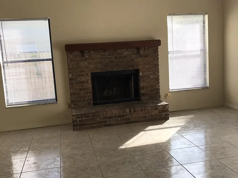 3342 Hillmont Cir — Photo 6