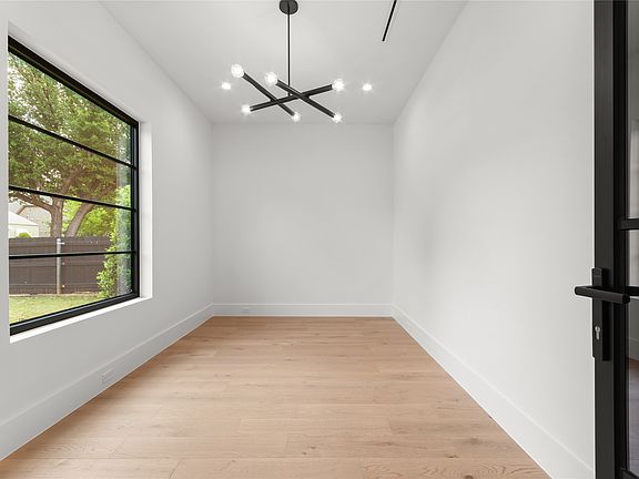 4th image of 741 Edgefield Rd
