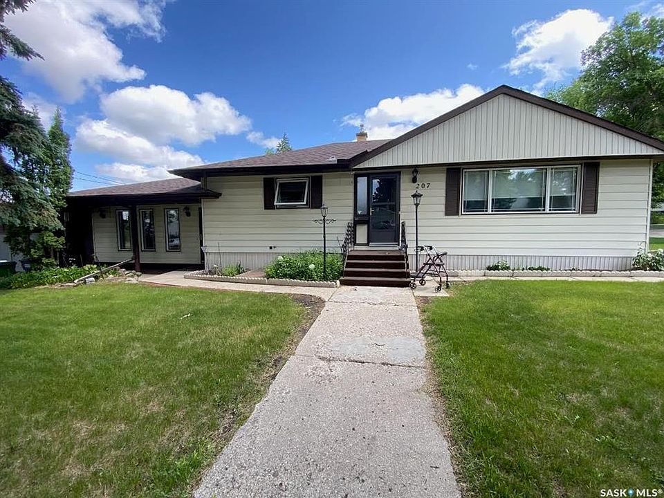 1st image of 207 5th Ave S
