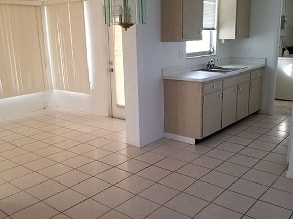 3rd image of 1414 Juddale St E