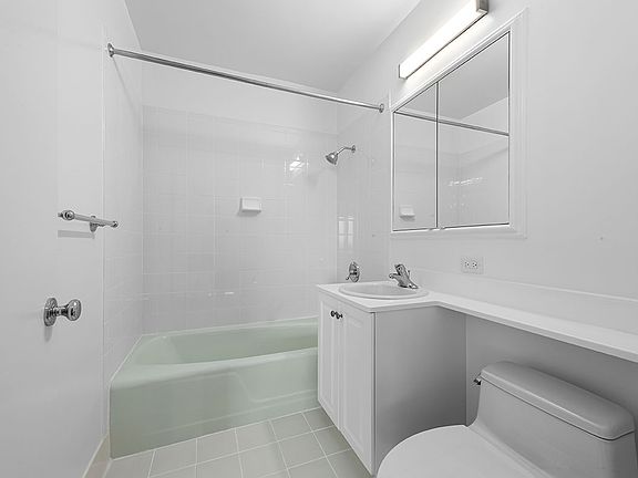 5th image of 211 E 70th St APT 30E