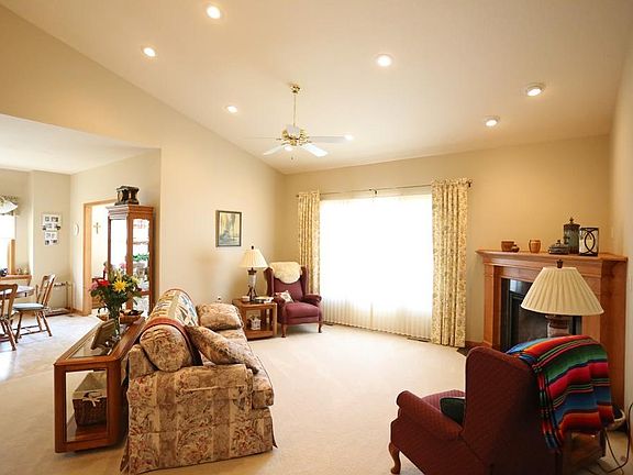 4th image of 1610 SE Holiday Crest Cir