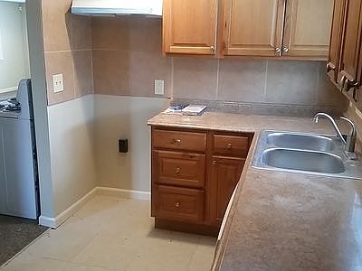 5th image of 7534 Wyandotte St