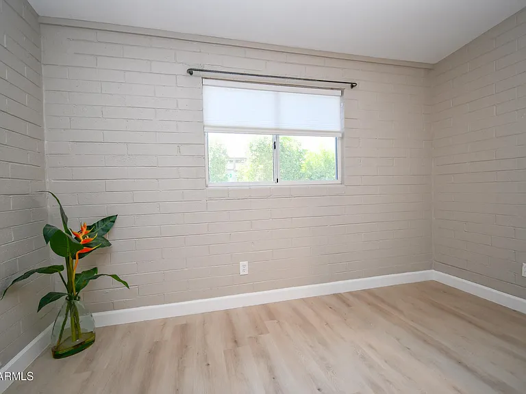 1012 E Henry St — Photo 11