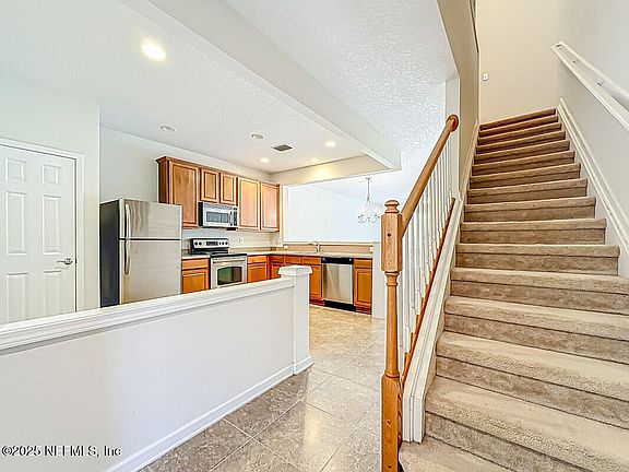 4th image of 13290 STONE POND Drive