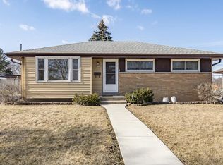 6324 W Kinnickinnic River Pkwy, Milwaukee, WI 53219