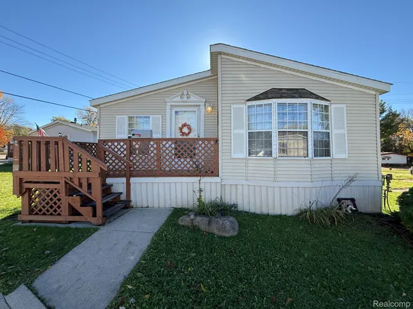 17 Arbor Way, Northville, MI 48167