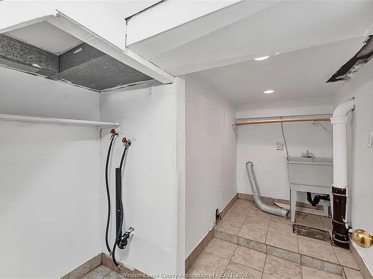 1236 Marentette Ave #LOWER — Photo 16