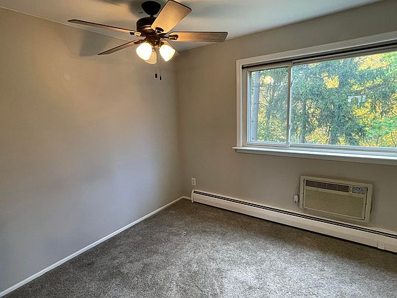 5th image of 31831 Grand River Ave Unit 2