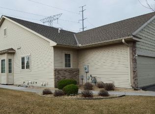 1216 Highridge Ct, Saint Paul, MN 55109