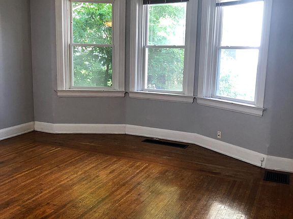 4th image of 2028 Elm Ave #1