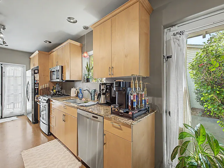 329 W Georgia Ave — Photo 10