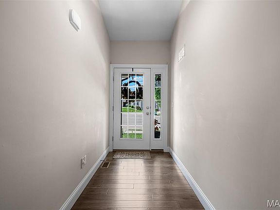 5th image of 104 Hartford Ct