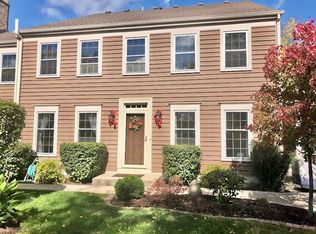 1603 Stonebridge Trl, Wheaton, IL 60189