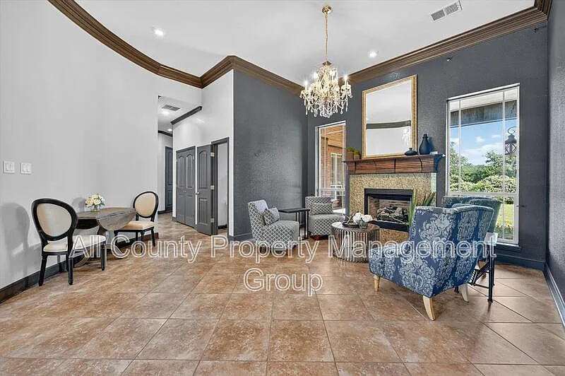 4 bed, 3.5 bath, 3882 sqft, $3,495 — Photo 3