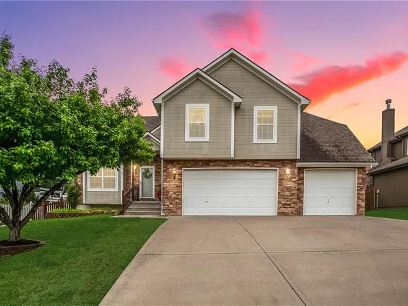 18109 Guinevere Ct, Smithville, MO 64089