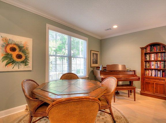 5th image of 122 Strother Pl