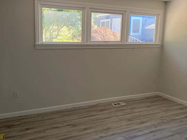 1327 N Fir St — Photo 7