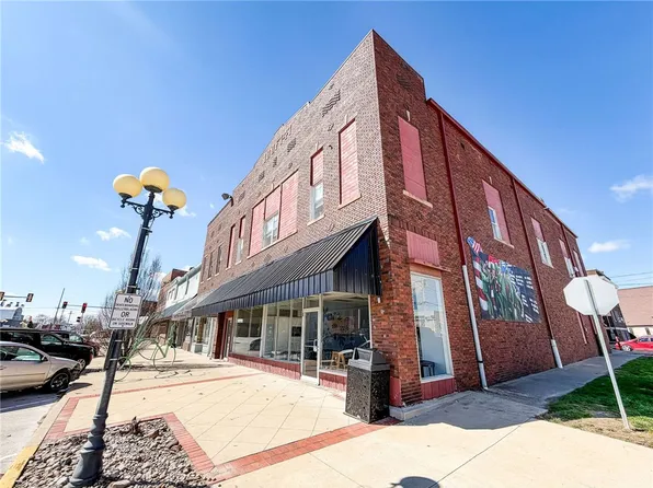 16 E Main St, Casey, IL 62420