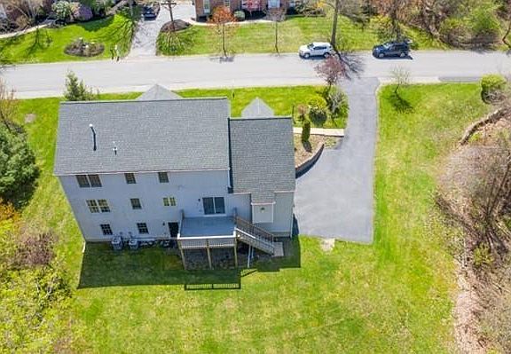 5th image of 48 Rosemont Dr