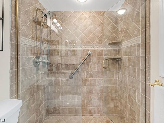 4th image of 1022 SE 17th Ave