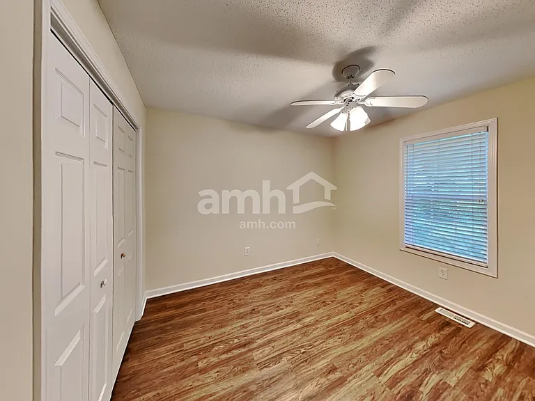 5745 Newnan Cir — Photo 17