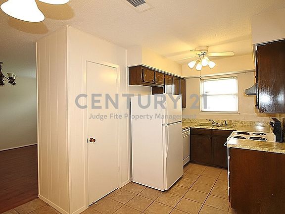 4th image of 811 Lisa Ln