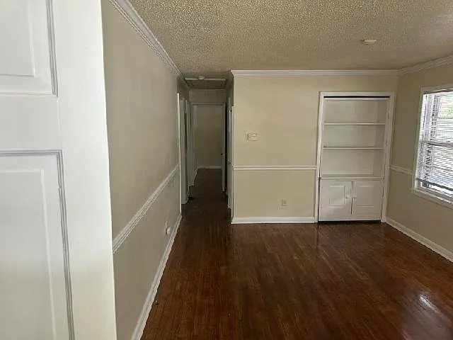 708 Westwood Dr — Photo 2