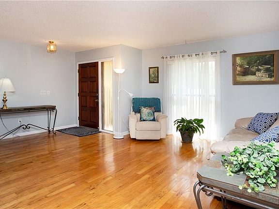 4th image of 816 Tarawood Ln