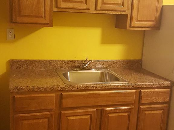 2nd image of 192 Van Horne St #2