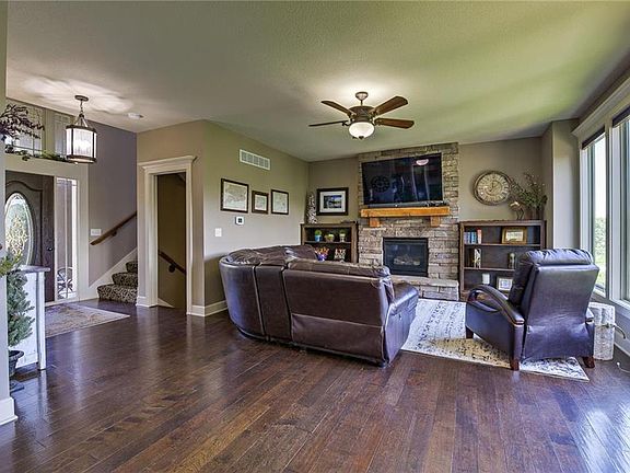 4th image of 6215 NW White Oak Dr