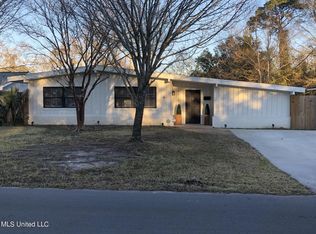 1626 Courthouse Rd, Gulfport, MS 39507