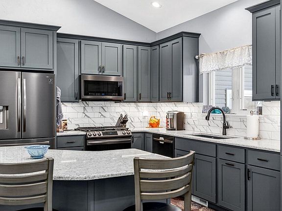 3rd image of 225 Stone Hill Court