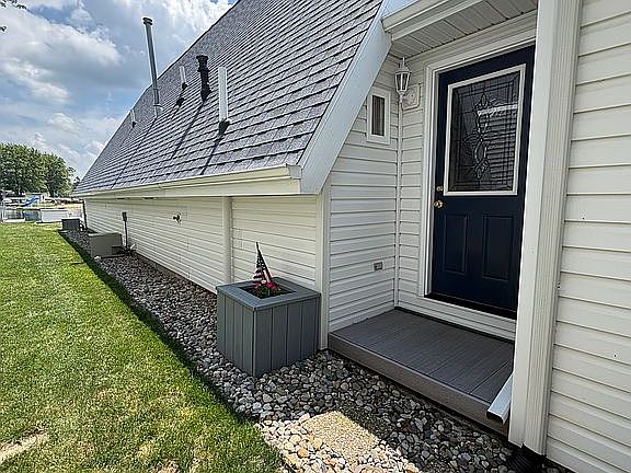 3rd image of 451 Maple Ln