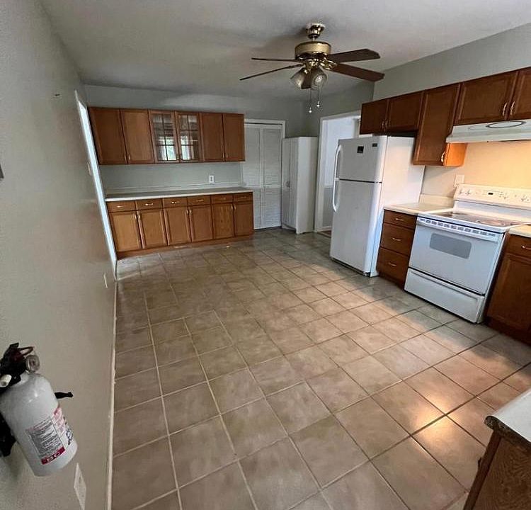 1st image of 606 Marie Dr