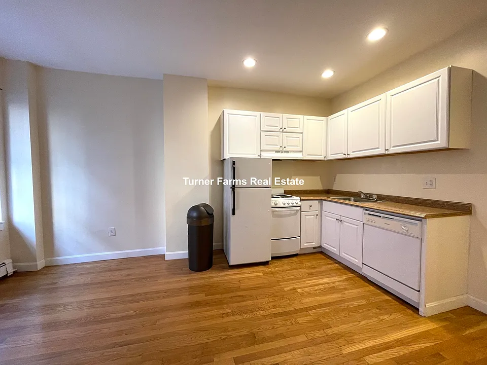28 Phillips St #1F