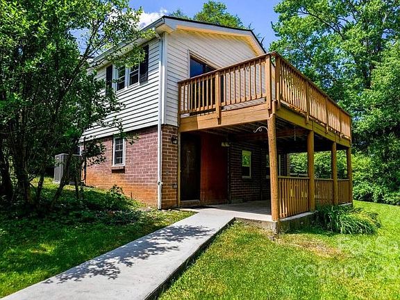 Walking distance to groceries, gym, coffee, everything you need