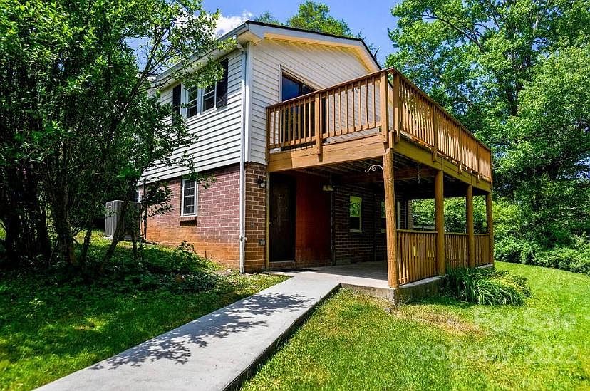 Walking distance to groceries, gym, coffee, everything you need
