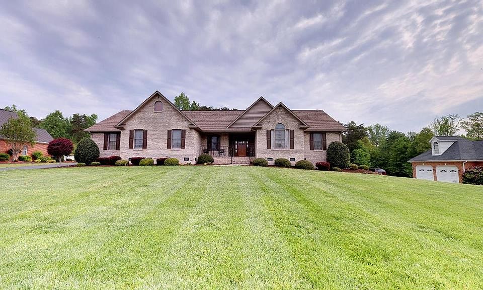 1st image of 148 Grandimere Dr