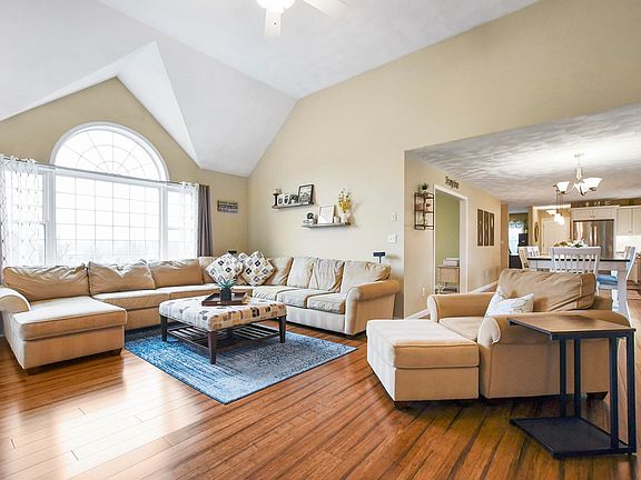 4th image of 204 Garland Drive