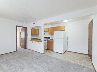 1220 F St #1X1B, Lincoln, NE 68508
